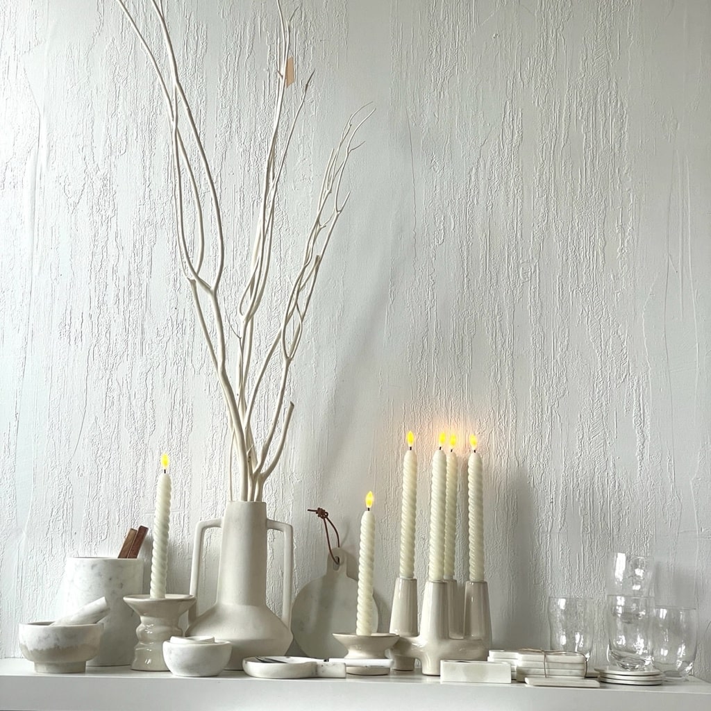 2 bougies led flambeaux cire naturelle ivoire opjet a&c maison angers ambiance 4-min 2 bougies led flambeaux cire naturelle ivoire opjet a&c maison angers