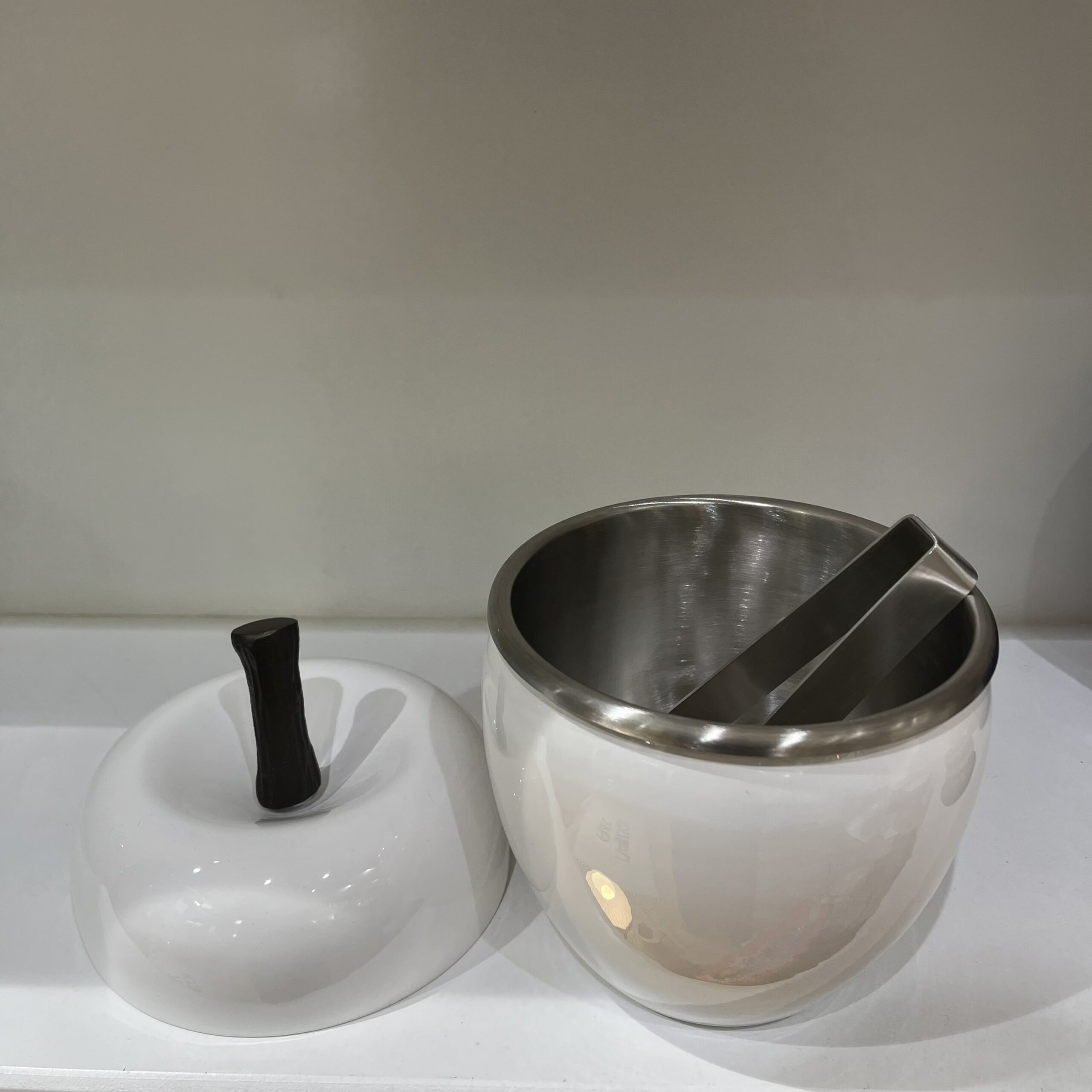 Apple ice BUCKET blanc bazardeluxe A&C Angers 1-min Apple ice BUCKET blanc bazardeluxe A&C Angers 1-min