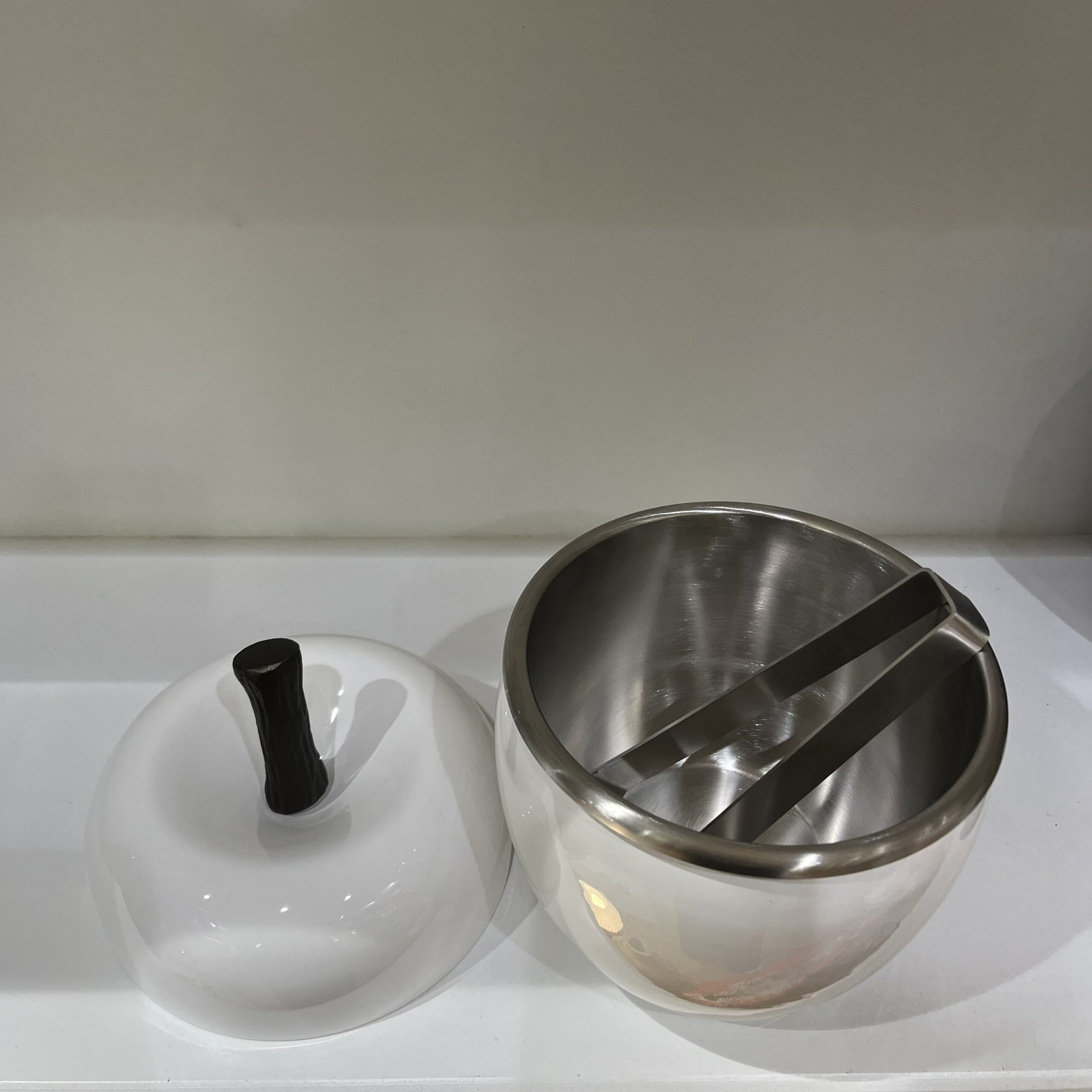 Apple ice BUCKET blanc bazardeluxe A&C Angers 2-min Apple ice BUCKET blanc bazardeluxe A&C Angers 2-min