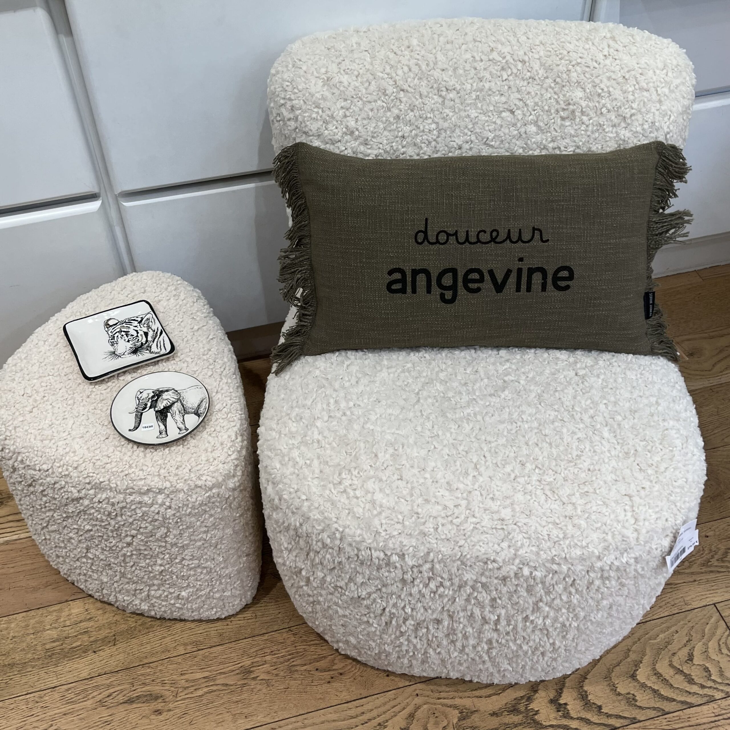 Coussin FANCY tapenade douceur angevine Sophie Janiere A&C Angers-min Coussin FANCY tapenade douceur angevine Sophie Janiere A&C Angers-min