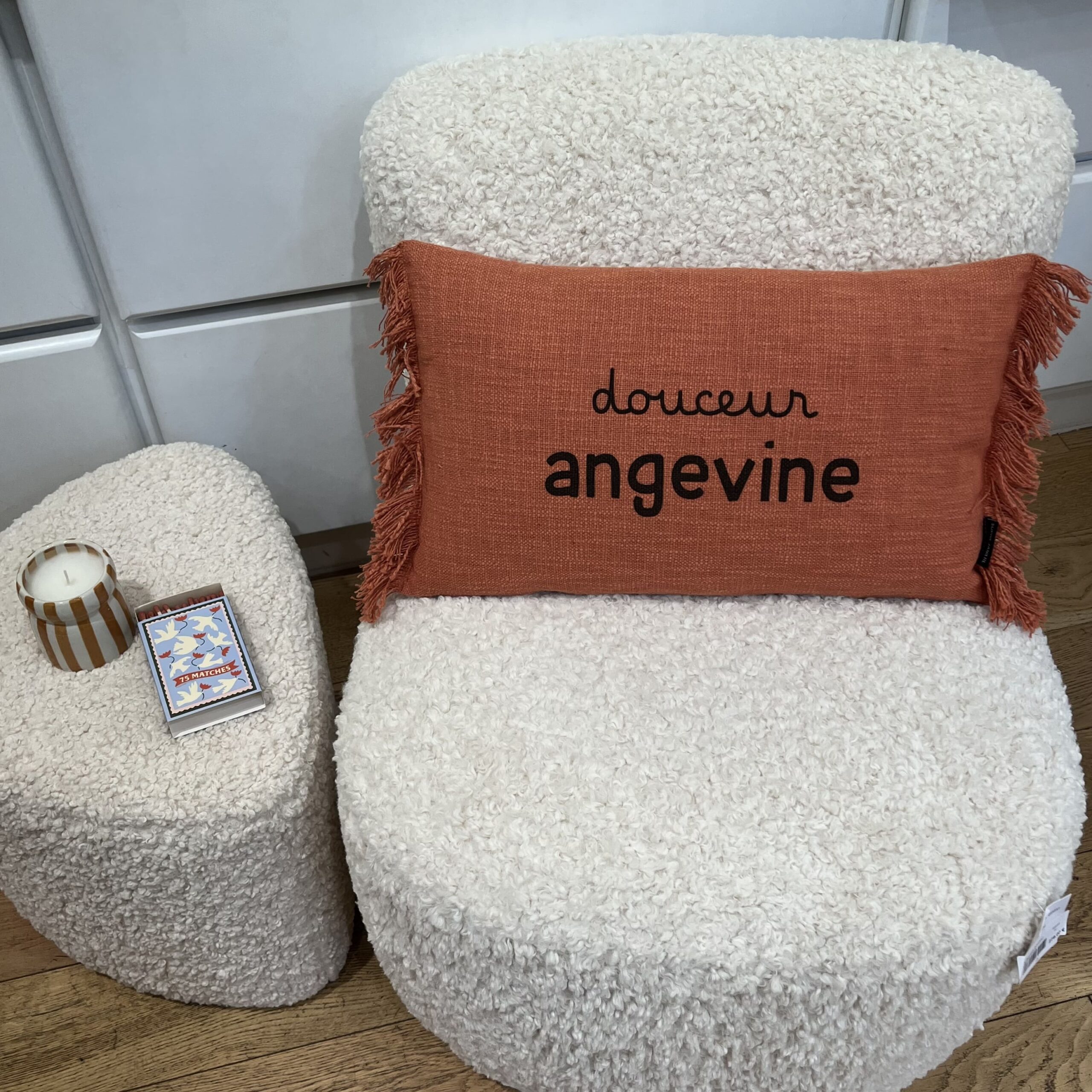 Coussin FANCY terre de sienne douceur angevine Sophie Janiere A&C Angers-min Coussin FANCY terre de sienne douceur angevine Sophie Janiere A&C Angers-min