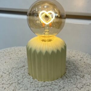Lampe a pile coeur jaune pâle A&C Angers OPJET 2-min