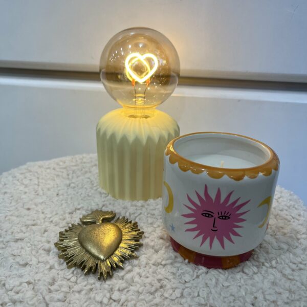 Lampe a pile coeur jaune pâle A&C Angers OPJET 3-min