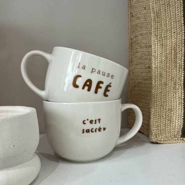 Mug dejeuner pause café , cest sacré Sophie JANIERE A&C Angers-min